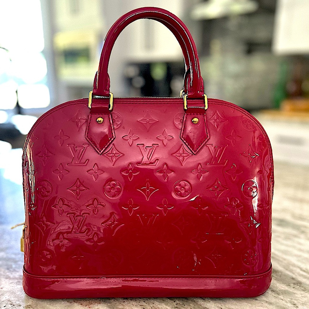 Louis Vuitton Authentic Red Monogram Vernis Leather GM Alma w/Lock Set - Picture 2 of 13